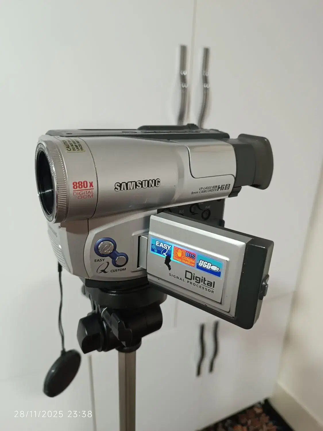 دروبین فیلمبرداری همراه با سه پایه|دوربین عکاسی و فیلم‌برداری|سردشت, |دیوار