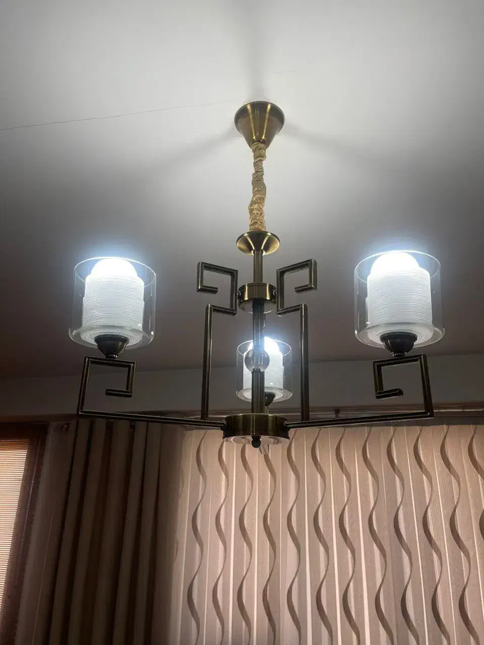 لوستر در حد نو مدرن کریستالی|لوستر و چراغ آویز|اندیشه, اندیشه فاز ۵|دیوار