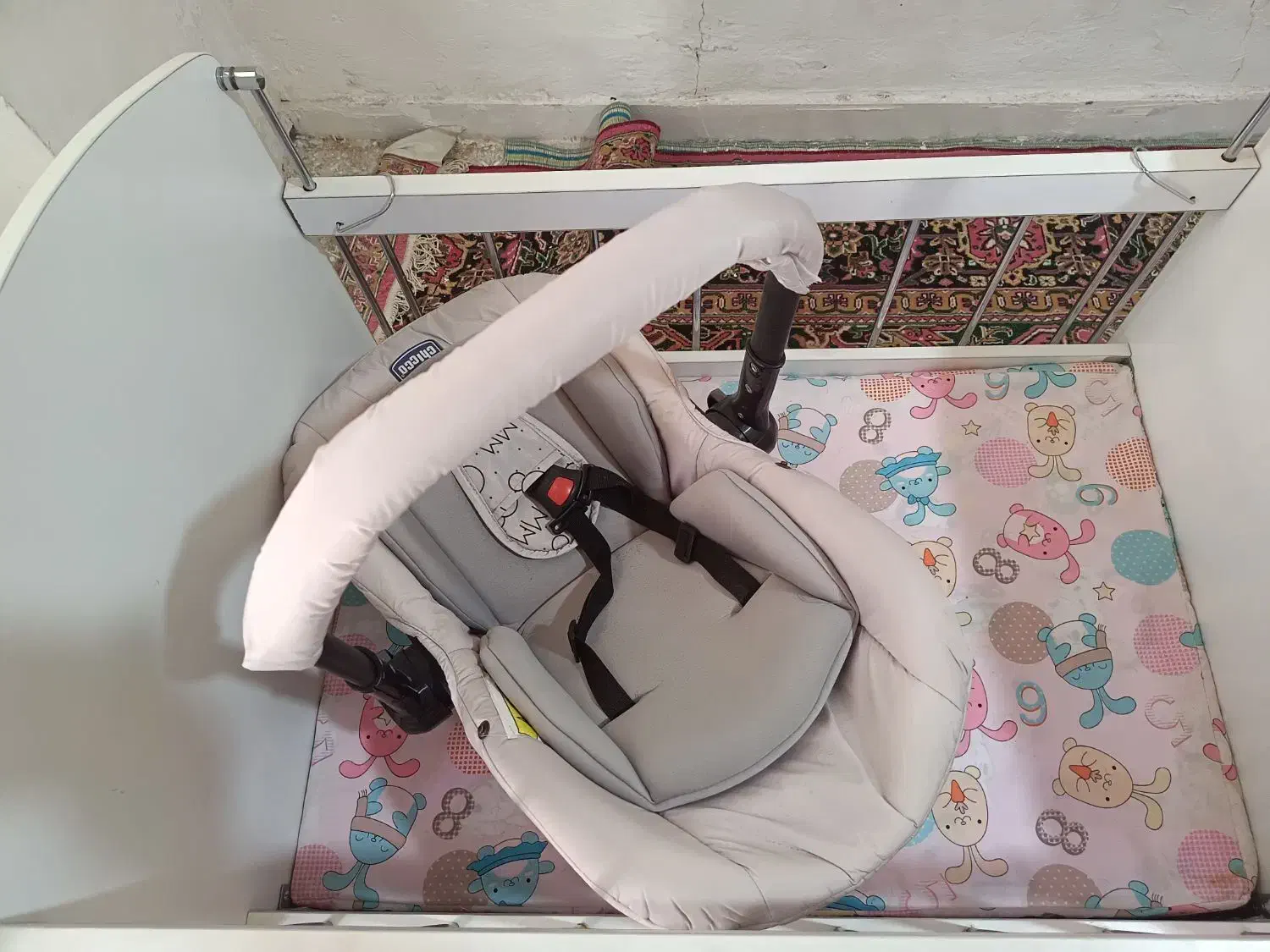 تخت گهواره و کهیر|تخت و صندلی بچه|شیراز, گلکوب|دیوار
