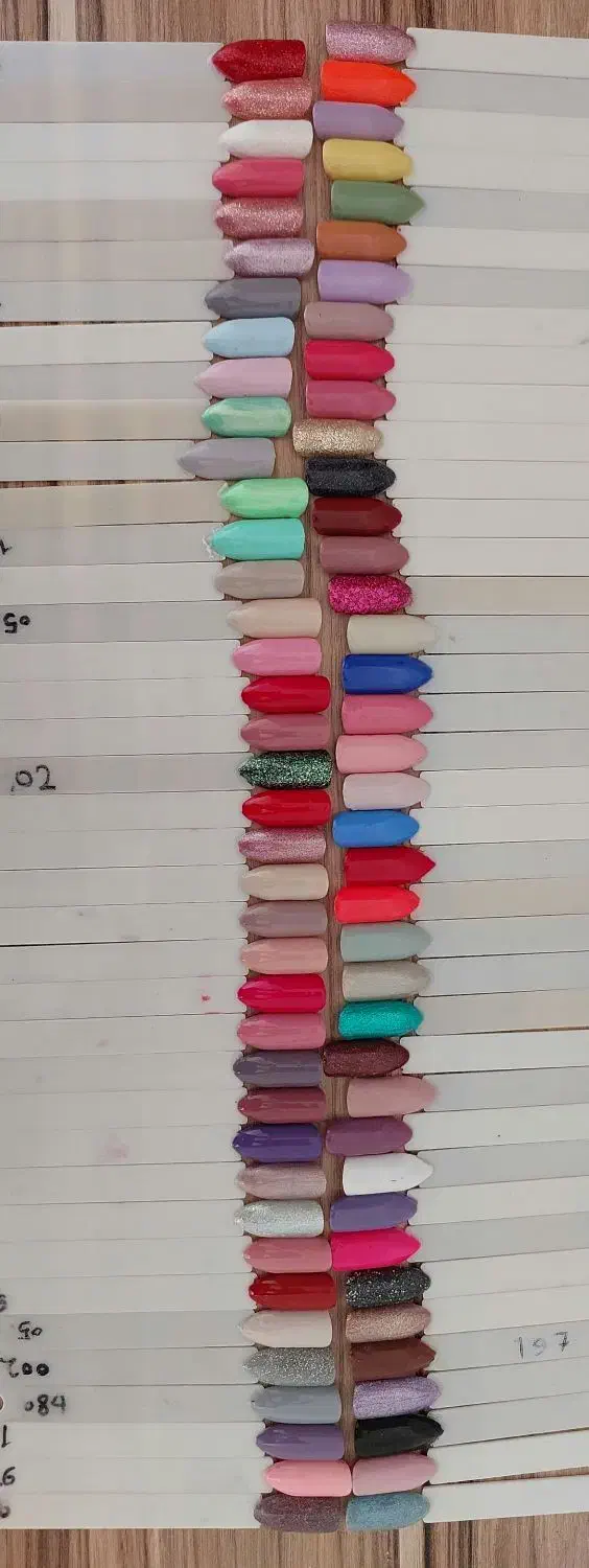 لوازم کاشت ناخن در حد نو|آرایشی، بهداشتی، درمانی|کرج, حسن آباد|دیوار