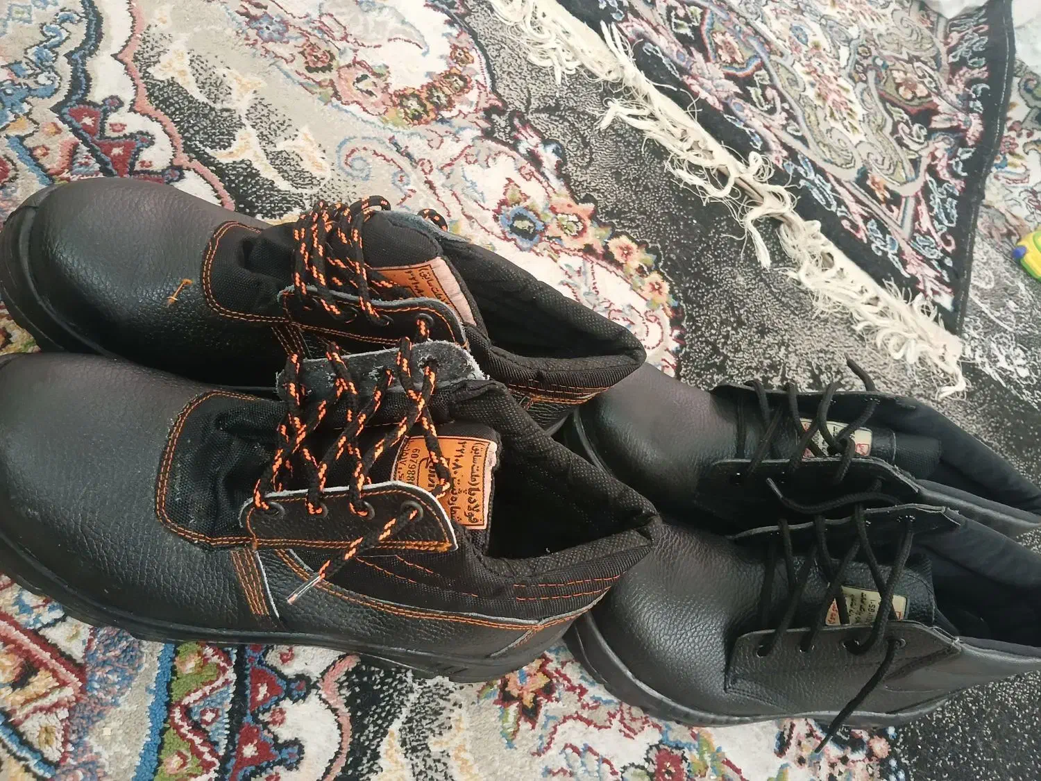 کفش ایمنی|کیف، کفش، کمربند|شیراز, کوشک میدان|دیوار