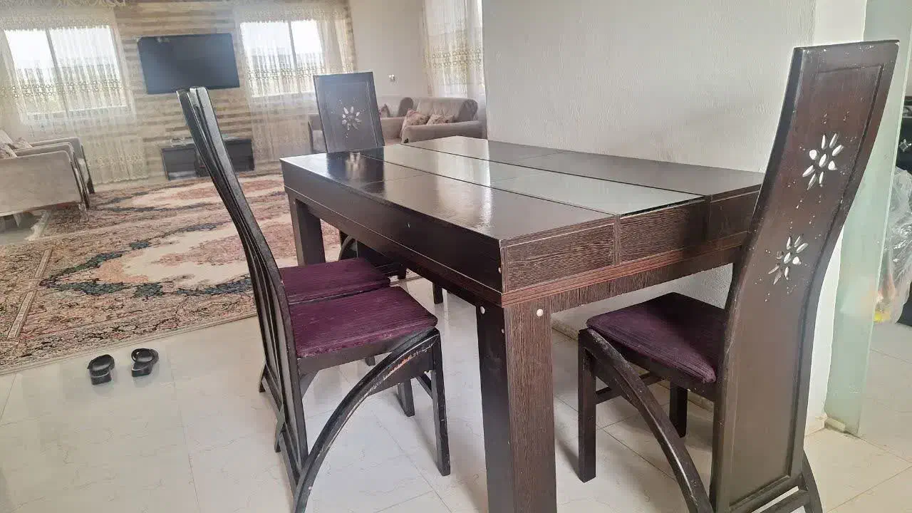 فروش فوری میز ناهارخوری. قیمت توافقی.|میز و صندلی غذاخوری|محمودآباد, |دیوار