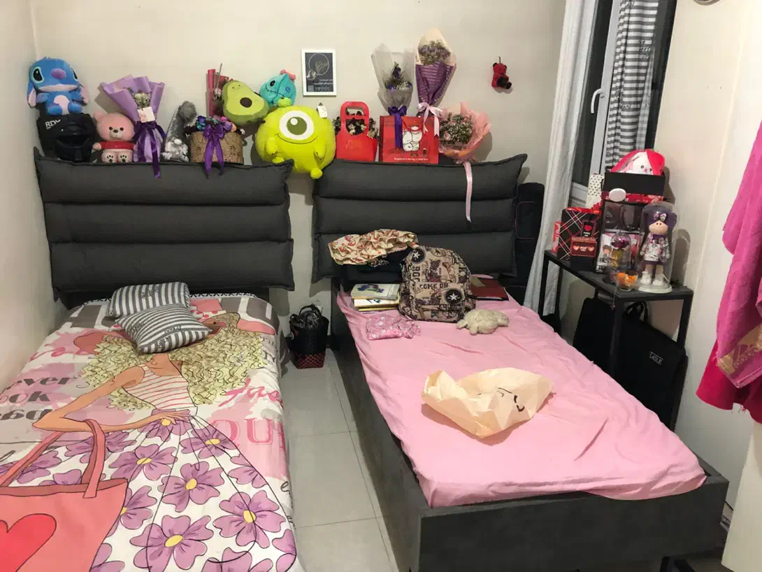 دو عدد تخت خواب و یک میز آرایش|تخت و سرویس خواب|رودهن, |دیوار