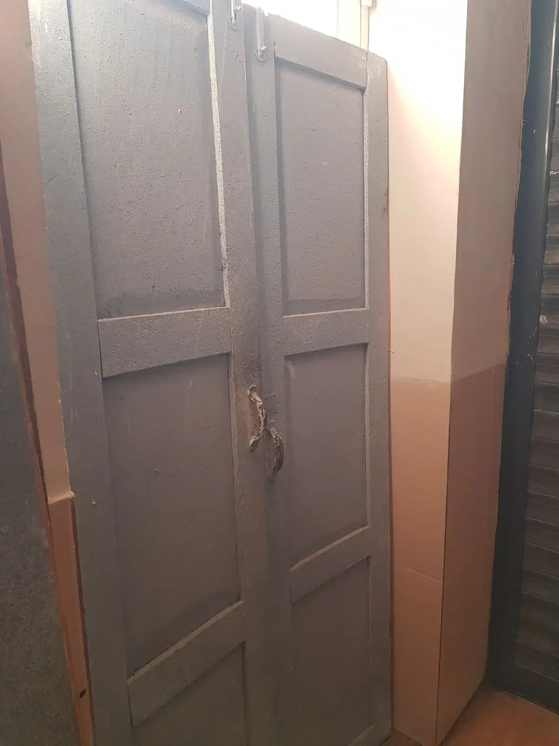 درب چوبی قدیمی|کلکسیون اشیاء عتیقه|شیراز, گویم|دیوار