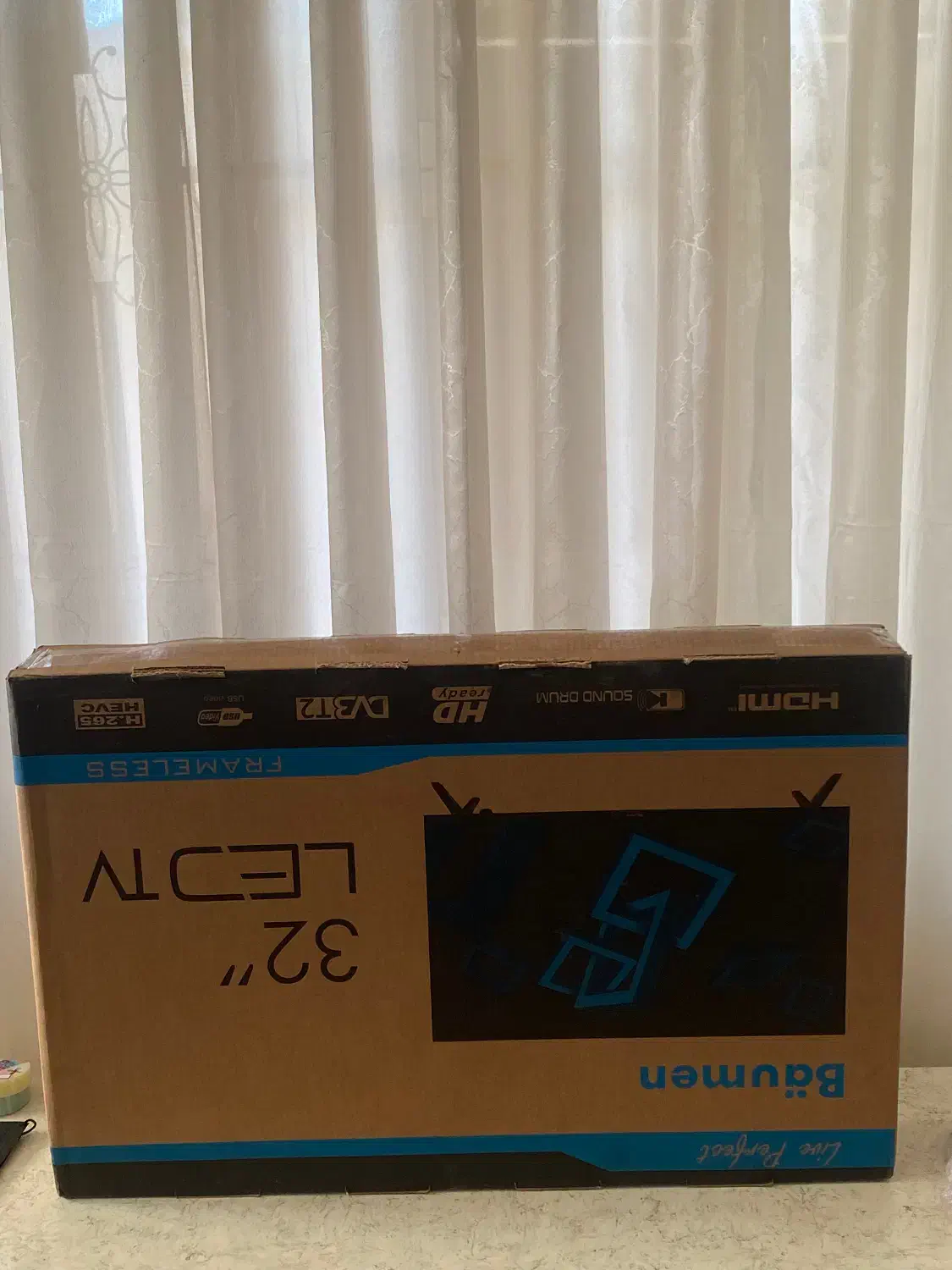 تلویزیون ۳۲|تلویزیون و پروژکتور|لاهیجان, کاروانسرابر|دیوار