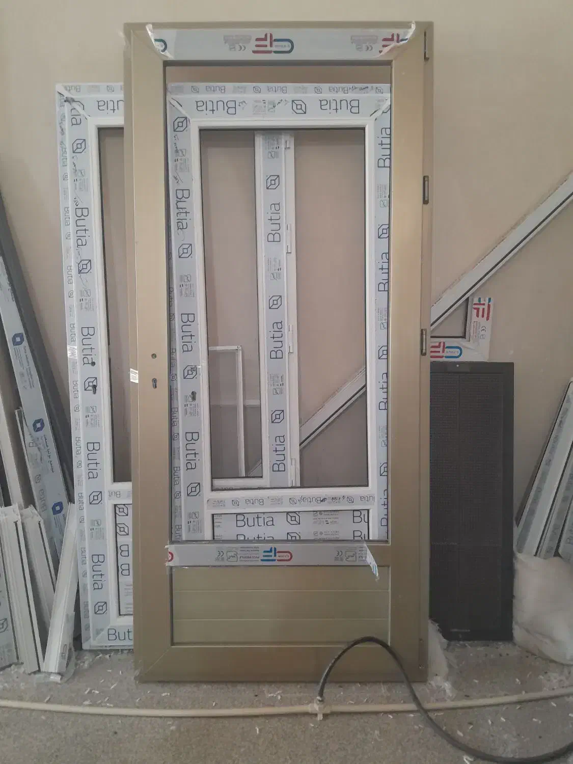 استخدام کار دردرب وپنجره سازی دوجداره|استخدام صنعتی، فنی، مهندسی|کرمان, |دیوار