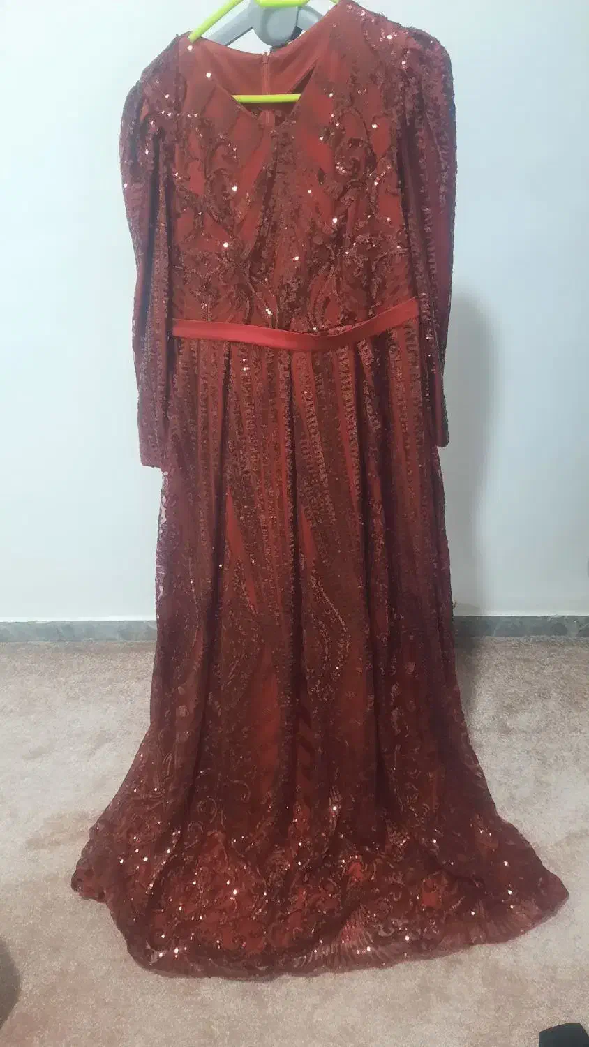 لباس مجلسی|لباس|لامرد, |دیوار