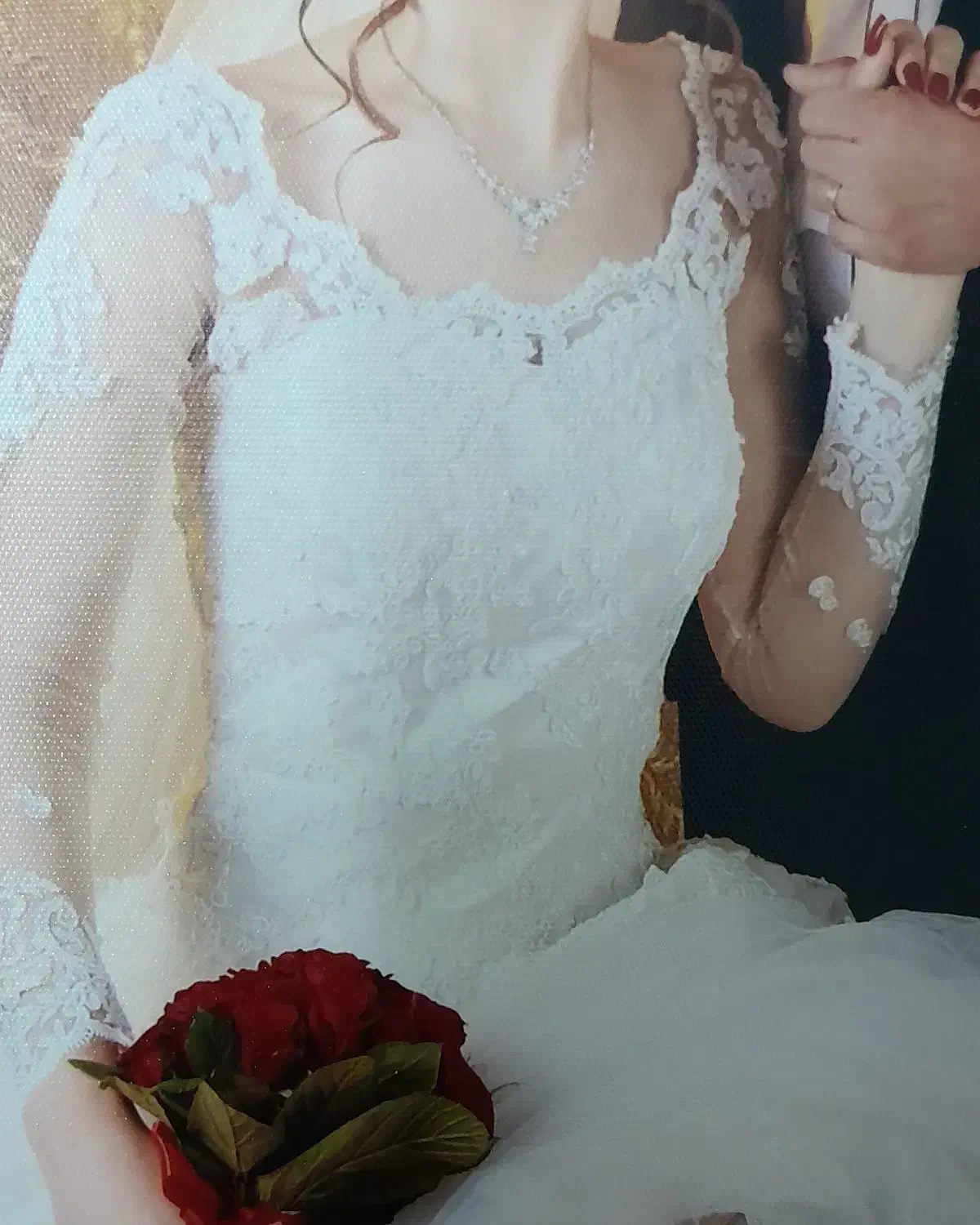 لباس عروس|لباس|فردیس, منظریه|دیوار