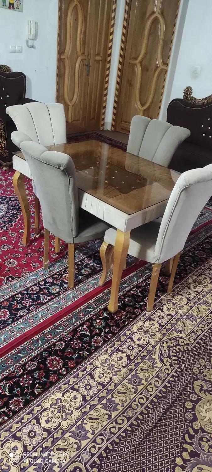 میز ناهاری خوری چهارنفره|میز و صندلی غذاخوری|شیراز, کوشک میدان|دیوار