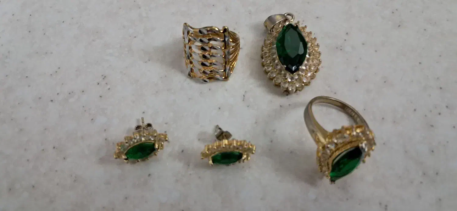 سرویس بدلیجات به همراه یک انگشتر تک|بدلیجات|مشهد, جلالیه|دیوار