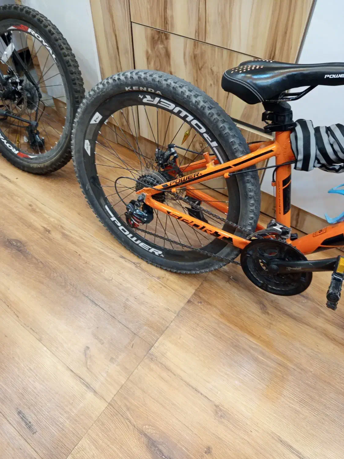 دوچرخه ۲۶|دوچرخه، اسکیت، اسکوتر|پرند, فاز ۲|دیوار