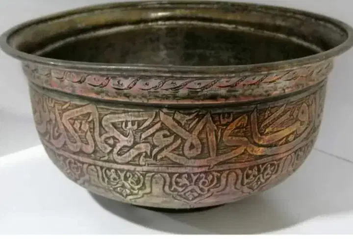 کاسه لاله مسی قلم کاری|کلکسیون اشیاء عتیقه|بروجن, |دیوار