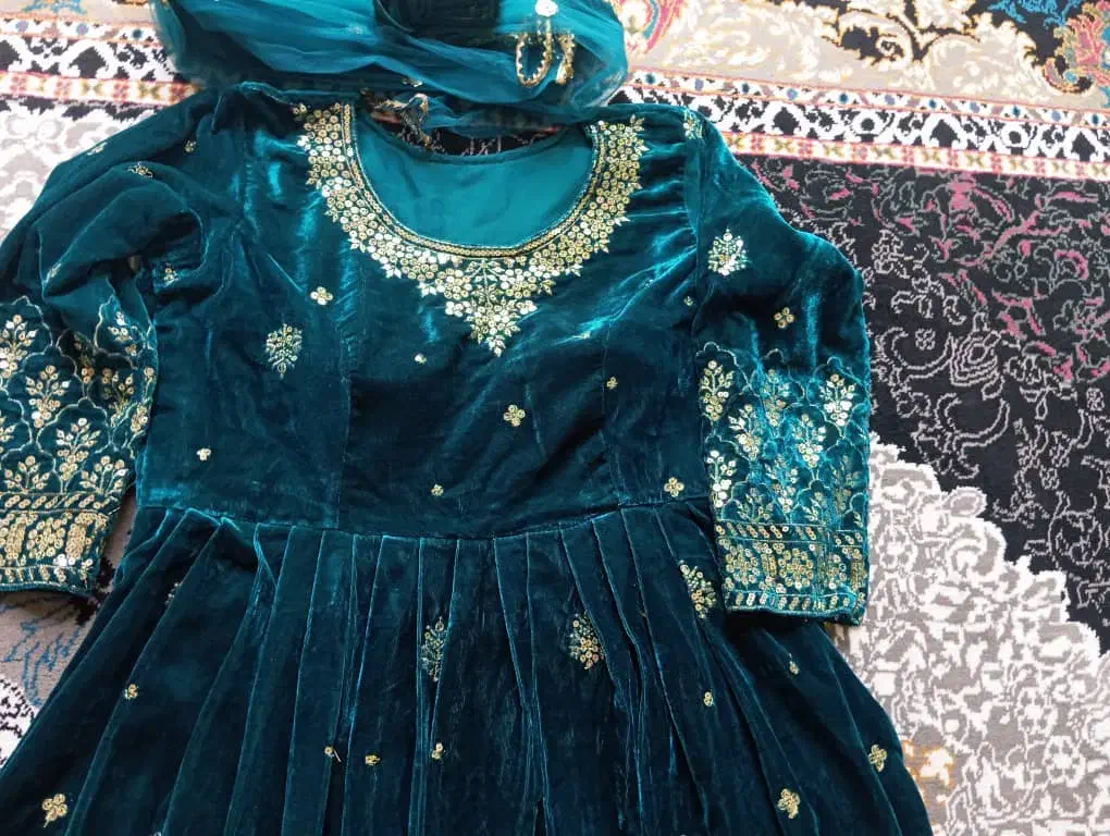 لباس|لباس|ماهان, |دیوار