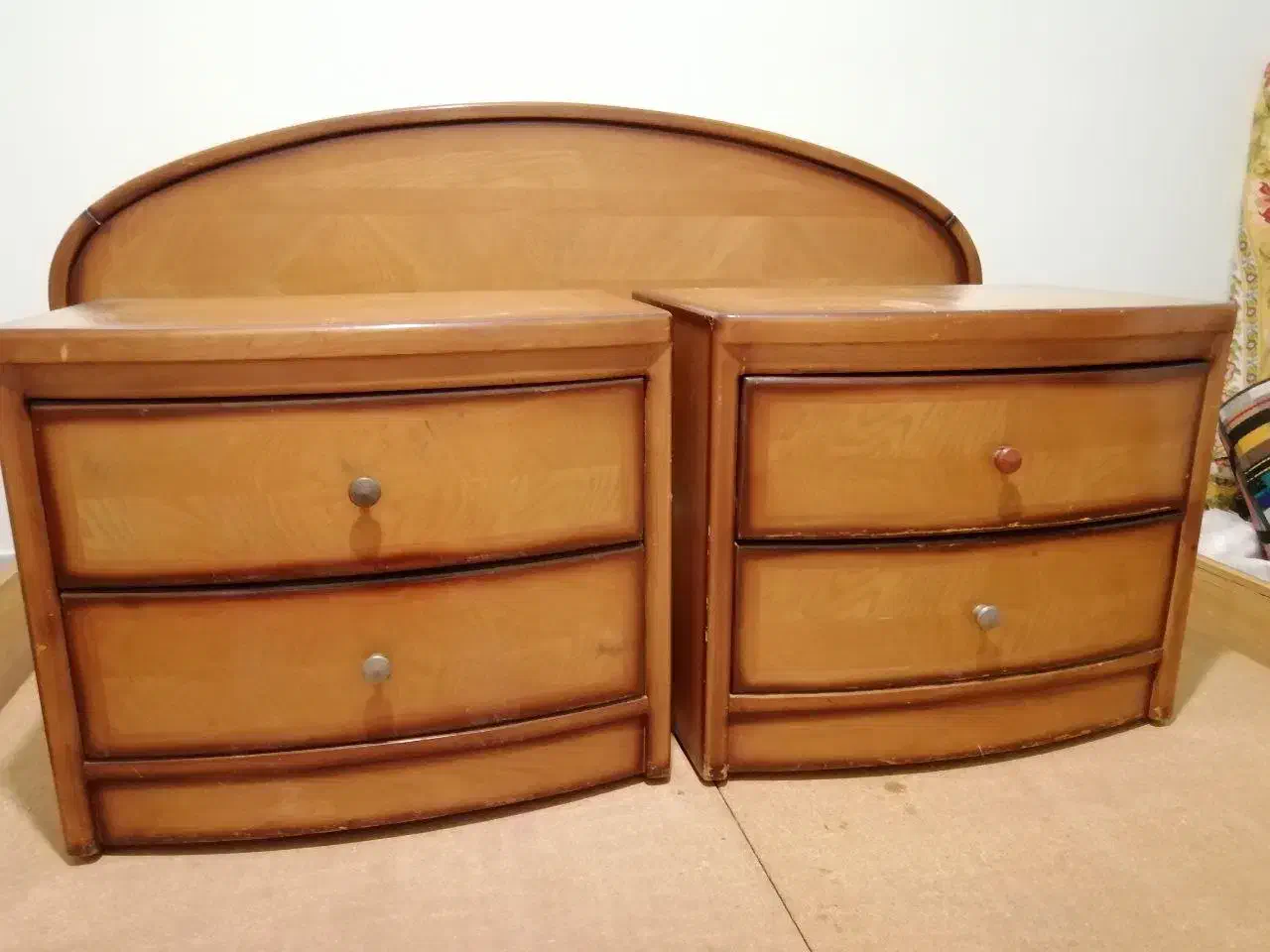 تخت دو نفره و کنارتختی. میفروشم پول نیاز دارم|تخت و سرویس خواب|گرگان, |دیوار