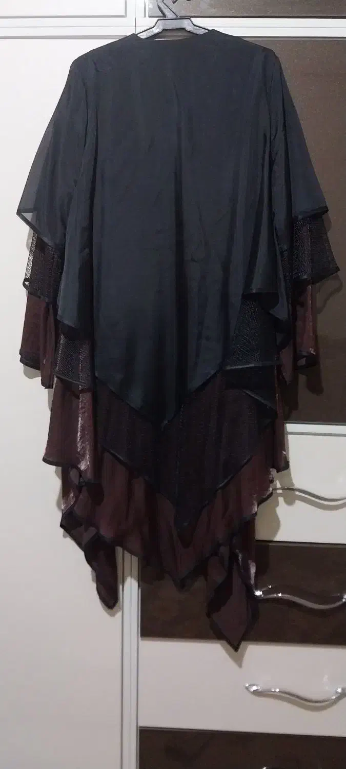 دو عدد مانتو|لباس|میانه, |دیوار