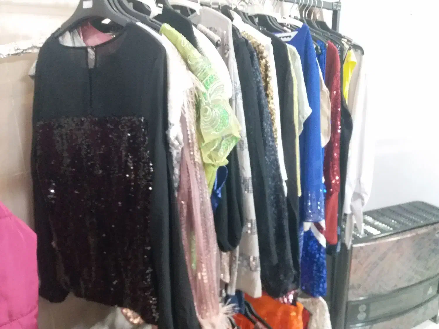 عمده پوشاک استوک. به دلیل تغیر شغل زیر قیمت|لباس|مهاباد (آذربایجان غربی), |دیوار