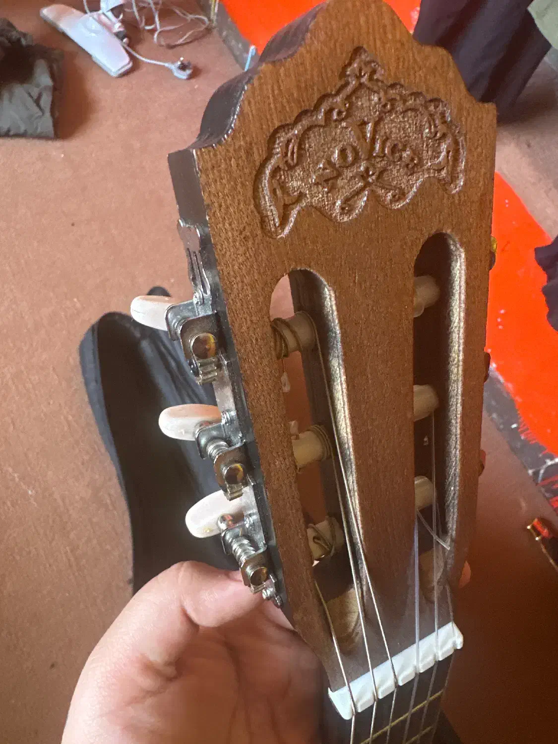 گیتار اگوسیتک آگرین|گیتار، بیس، امپلیفایر|لامرد, |دیوار