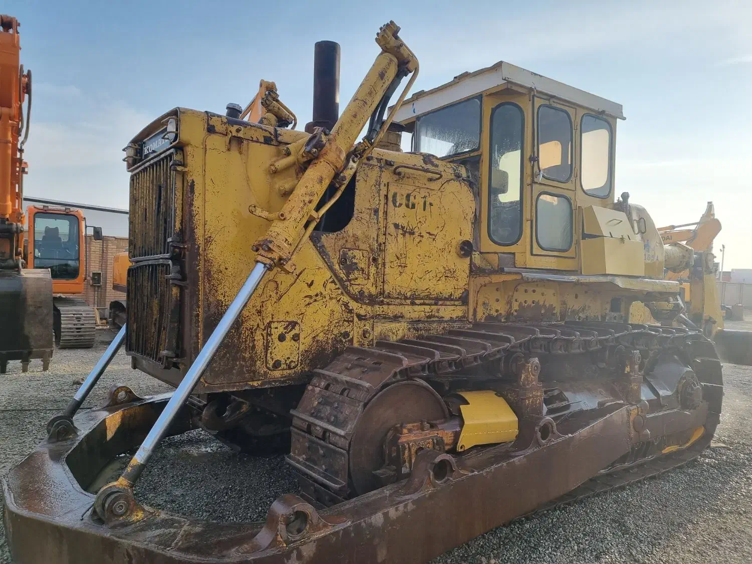 بولدوزر کوماتسو سریال 27 هزار|خودرو سنگین|کرج, حصارک بالا|دیوار