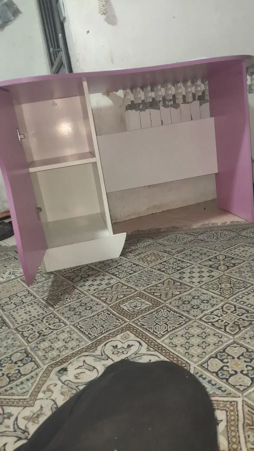 یه عدد میز تحریر صورتی|میز تحریر و کامپیوتر|تهران, زعفرانیه|دیوار