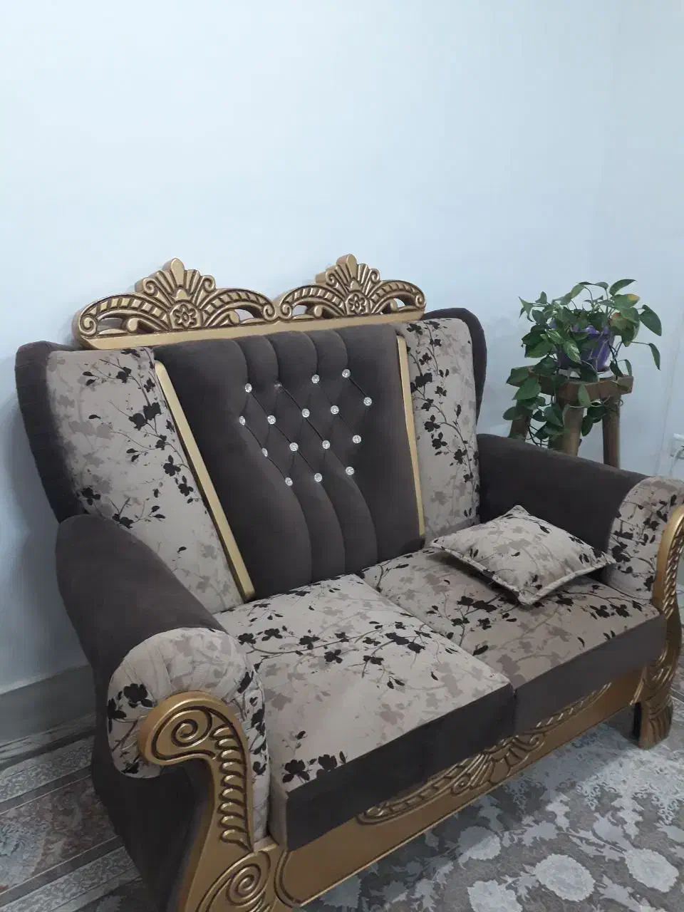 مبل سلطنتی ۹ نفره|مبلمان خانگی و میز عسلی|بجستان, |دیوار