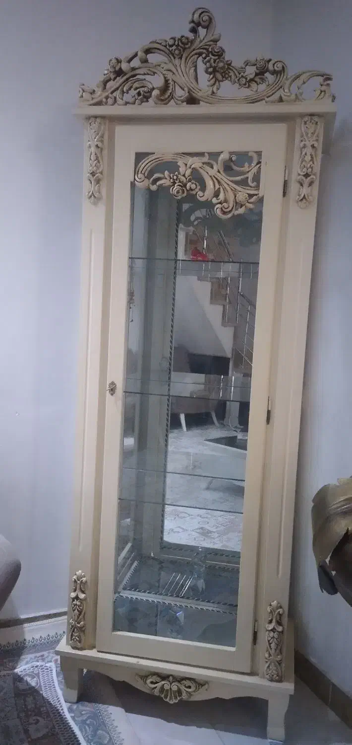 ویترین کرم رنگ منبت کاری|بوفه، ویترین، کنسول|فردیس, شهرک شهید حسینی|دیوار