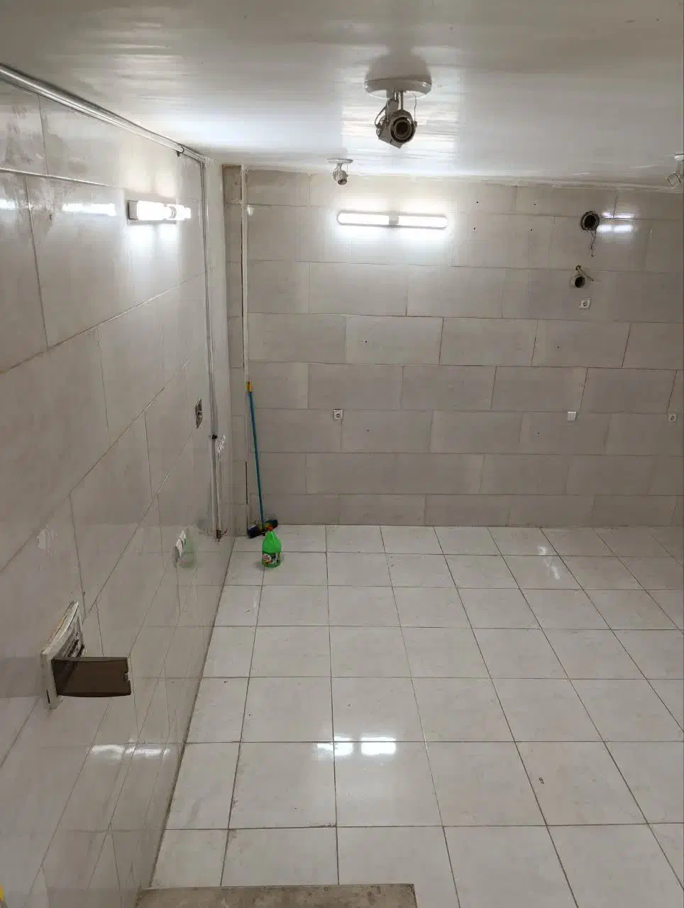 اجاره مغازه زیر زمینی با همه امکانات|اجارهٔ مغازه و غرفه|خمینی‌شهر, |دیوار