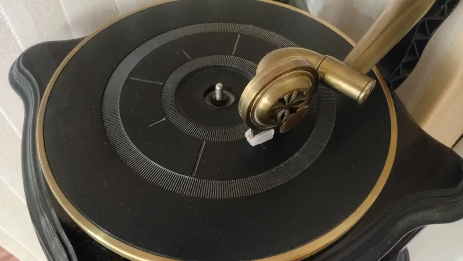 گرامافون|صنایع دستی و سایر لوازم تزئینی|گلبهار, شهر جدید گلبهار|دیوار