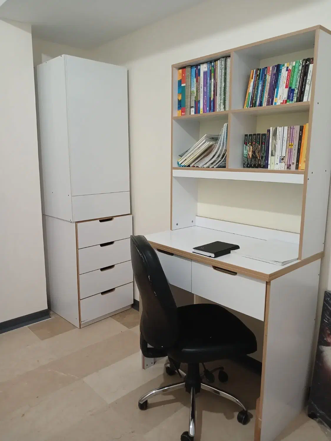 تخت و کمد و میز تحریر سفید|تخت و سرویس خواب|تهران, زرکش|دیوار