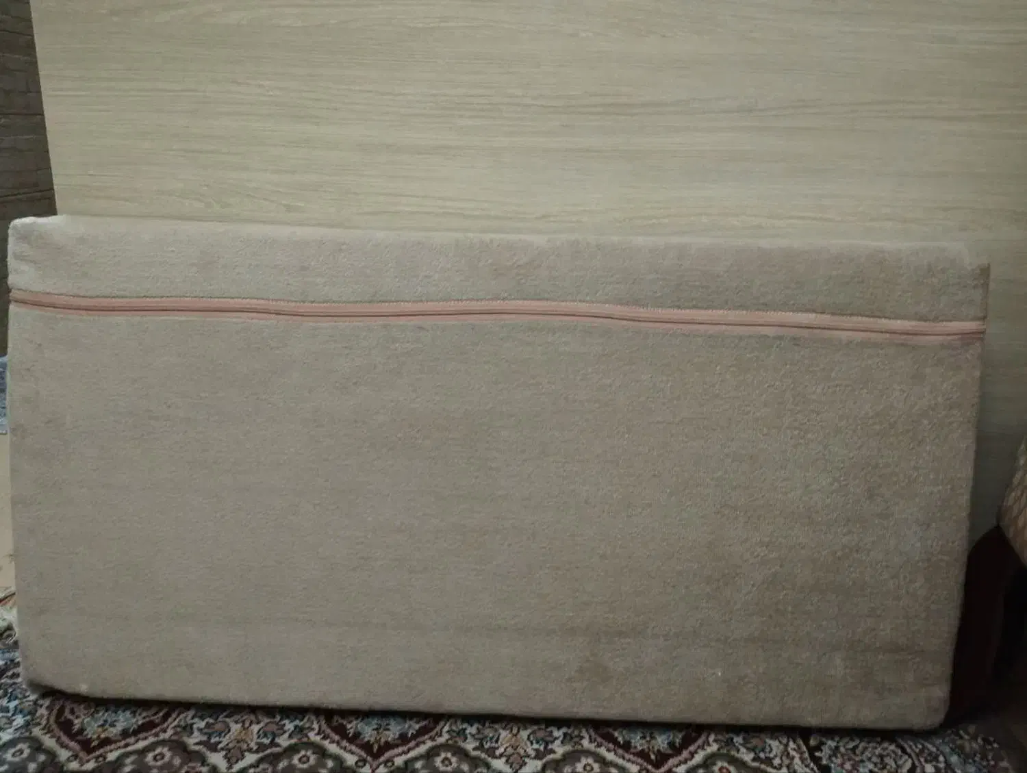 پشتی نو نو|پشتی|تهران, مینای شمالی (مخبر)|دیوار