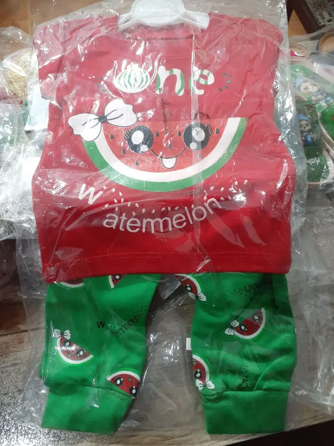 لباس بچگانه|لباس|شاهین دژ, |دیوار