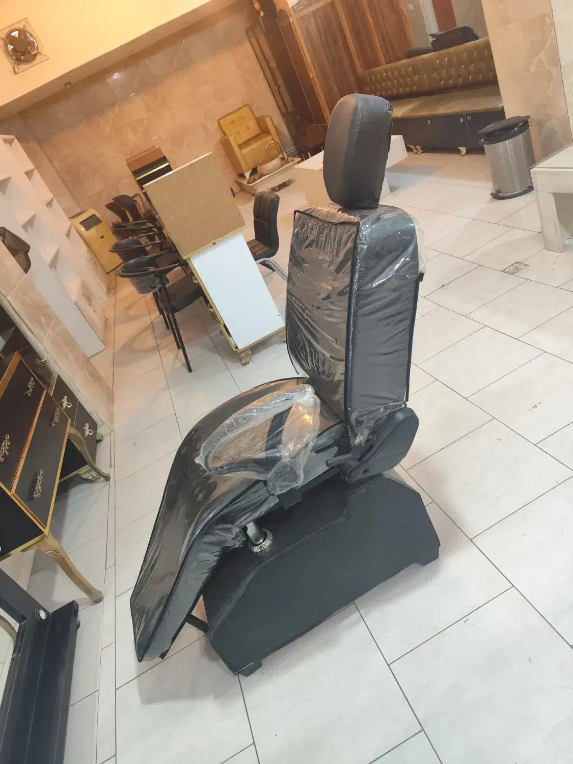 فروش وسایل ارایشی در حد نو با قیمت مناسب|آرایشگاه و سالنهای زیبایی|کرج, بنیاد|دیوار