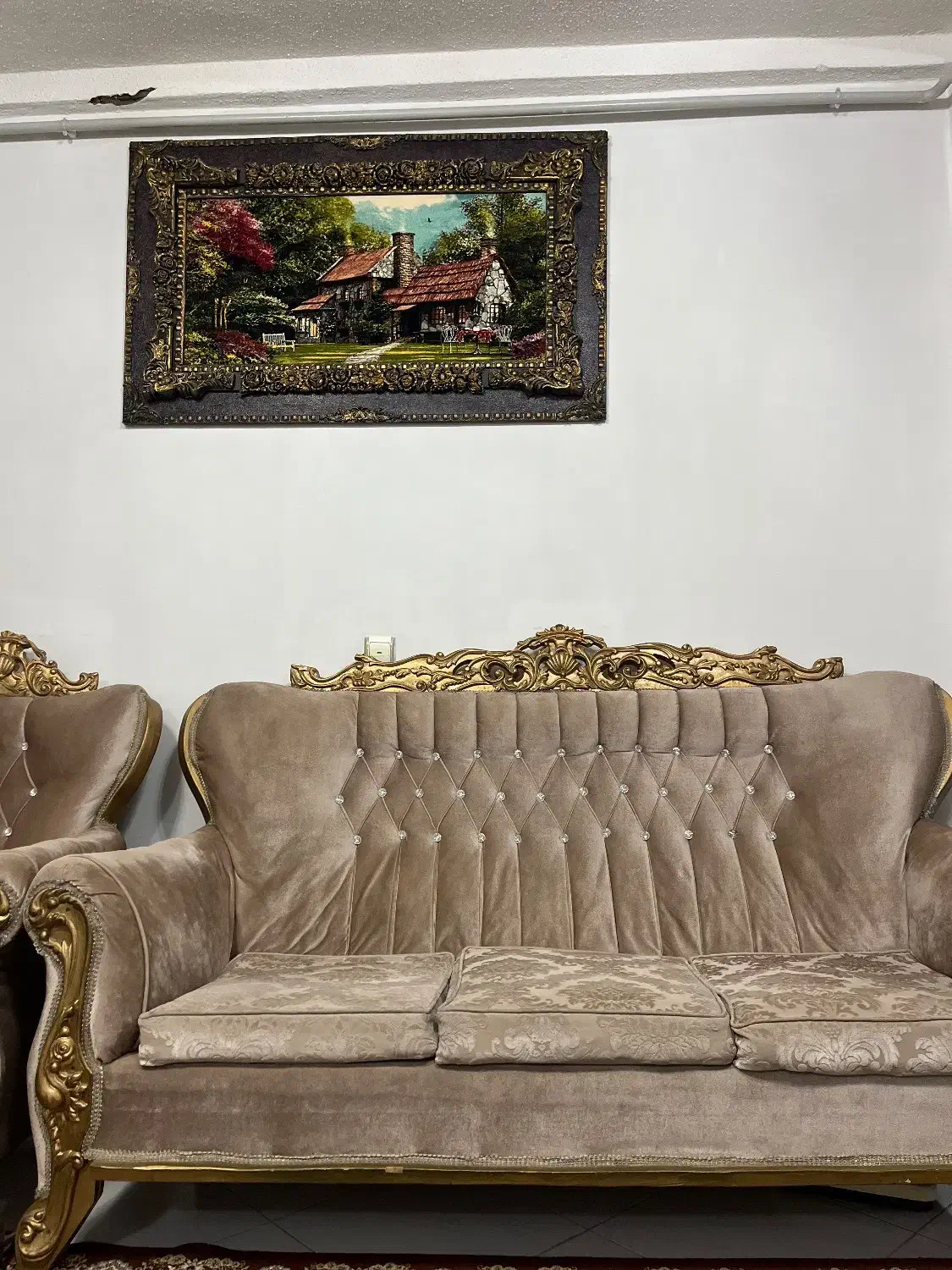 مبل 7نفره سلطنتی همراه میزعسلی و جلومبلی|مبلمان خانگی و میز عسلی|بندر انزلی, پردیس|دیوار