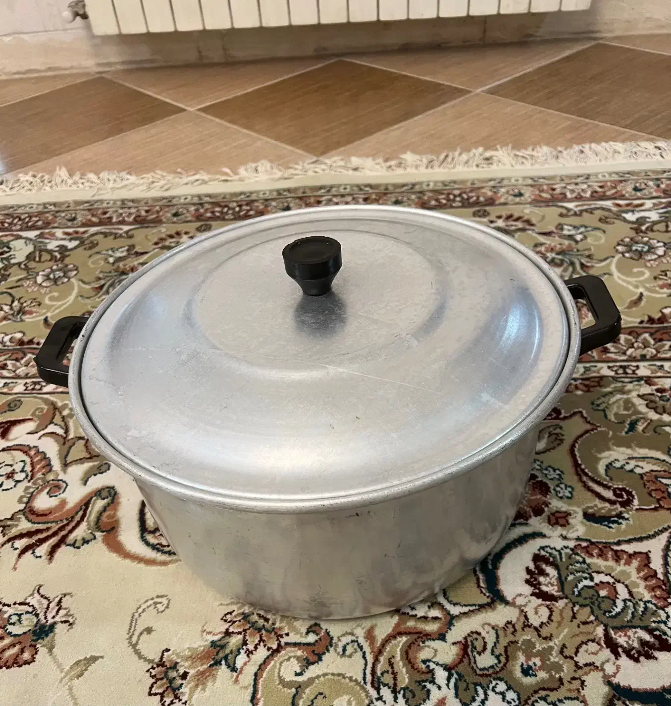 ماهیتابه کارال و قابلمه روی|ظروف پختوپز|یزد, |دیوار