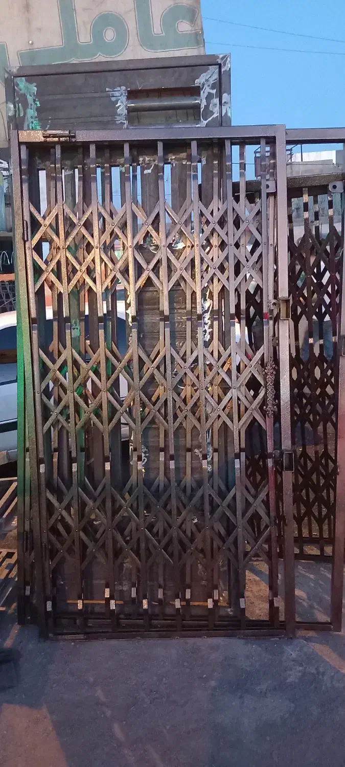 حفاظ درب / اکاردئونی/نرده بالکن و پنجره/نصب در محل|مصالح و تجهیزات ساختمان|پرند, فاز ۴|دیوار