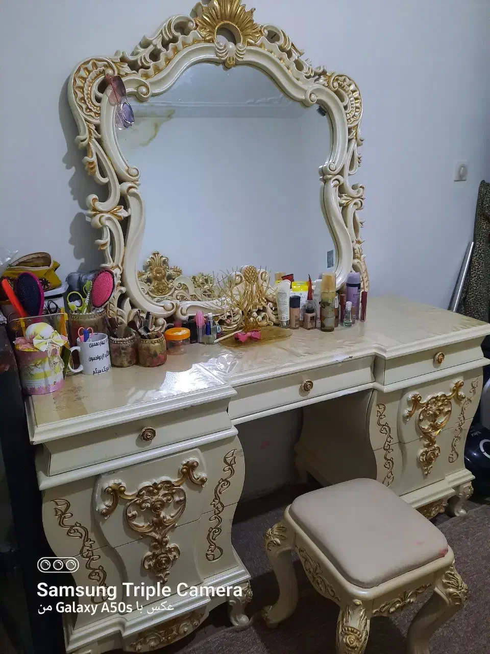 سرویس خواب|تخت و سرویس خواب|شاهین‌شهر, اقبال لاهوری|دیوار