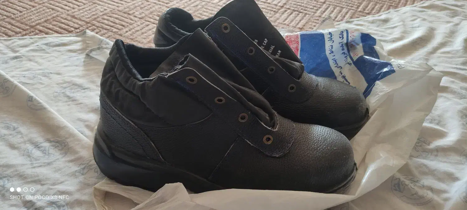 کفش ایمنی نو|کیف، کفش، کمربند|برخوار, |دیوار