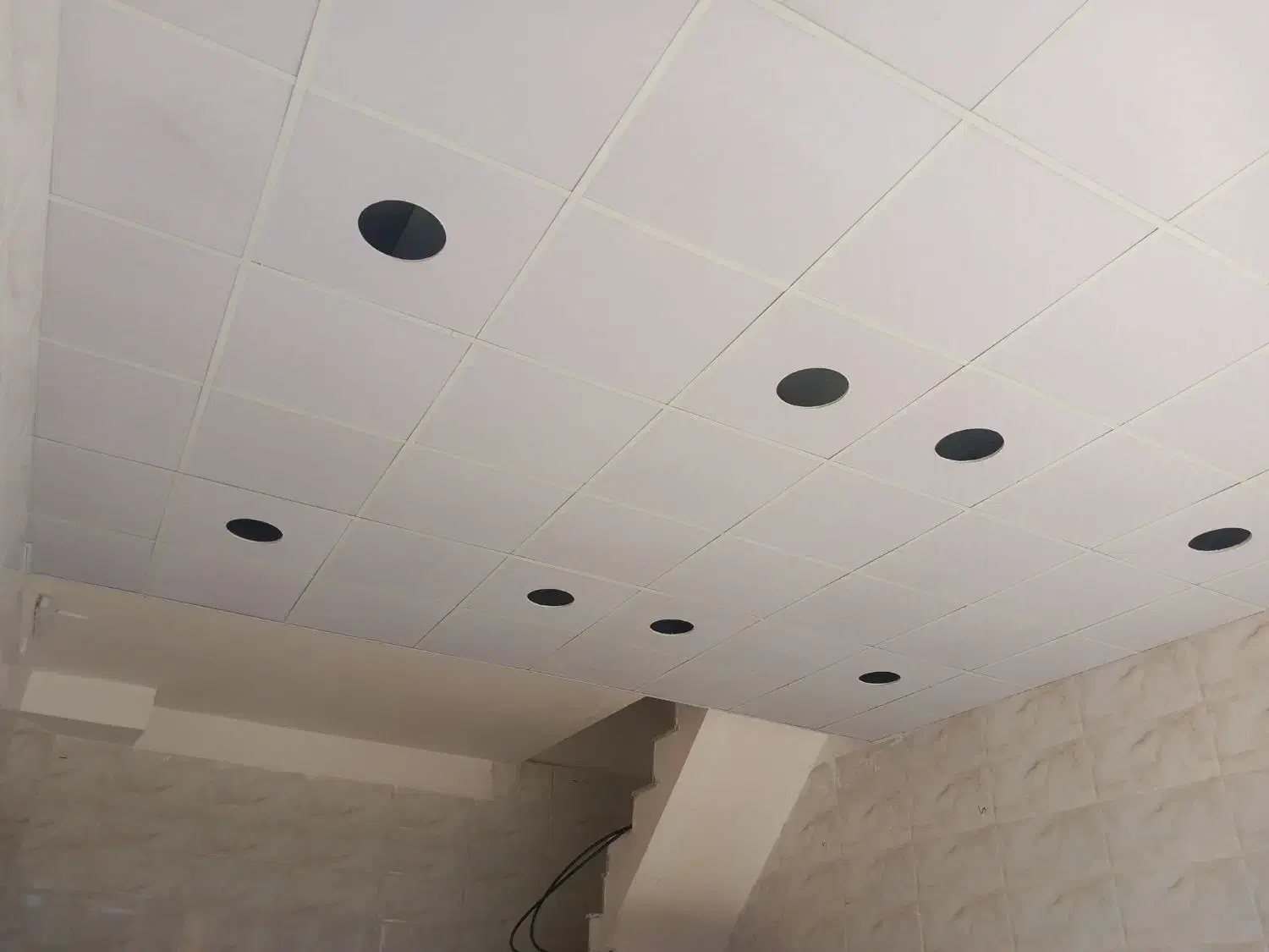 نصاب سقف کاذب تایل ۶۰در۶۰ و پی وی سی|خدمات پیشه و مهارت|مشهد, جاهد شهر|دیوار