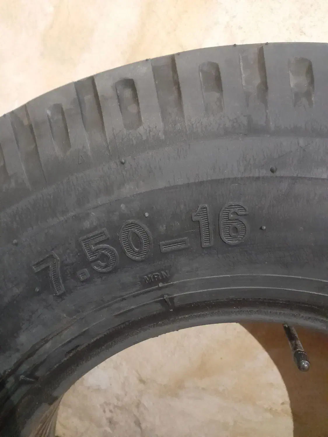 لاستیک ۷/۵۰  گلدستون|قطعات یدکی و لوازم جانبی|مشهد, کشف|دیوار