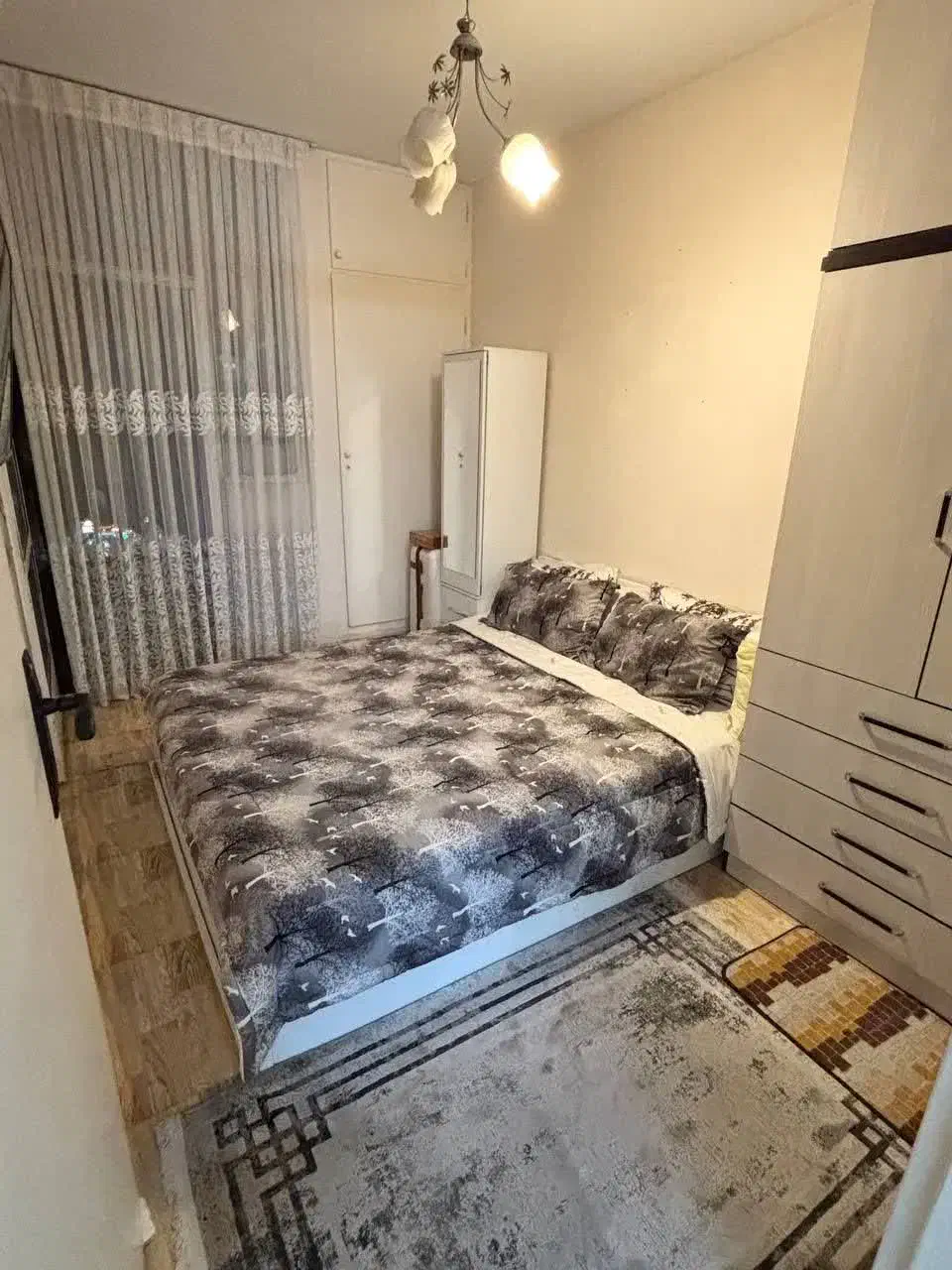 ۵۳ متز خ مالک اشتر بین جیحون کارون پارکینگ دار