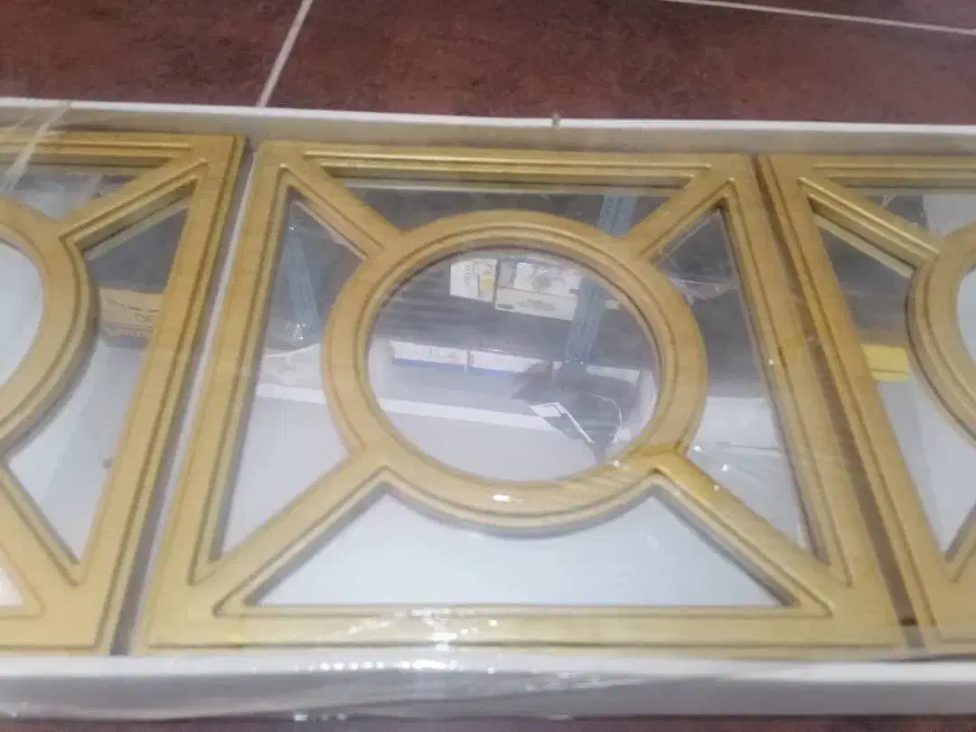 اینه سه تکه|آینه|شیراز, شیمی گیاه|دیوار