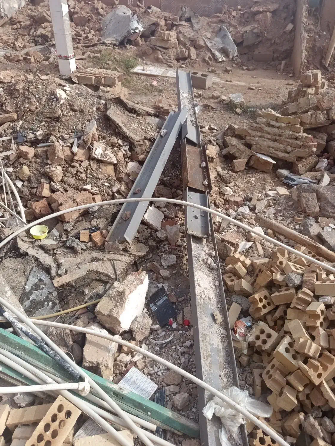 تعدادی اهن صفر و کار کرده|مصالح و تجهیزات ساختمان|شوط, |دیوار