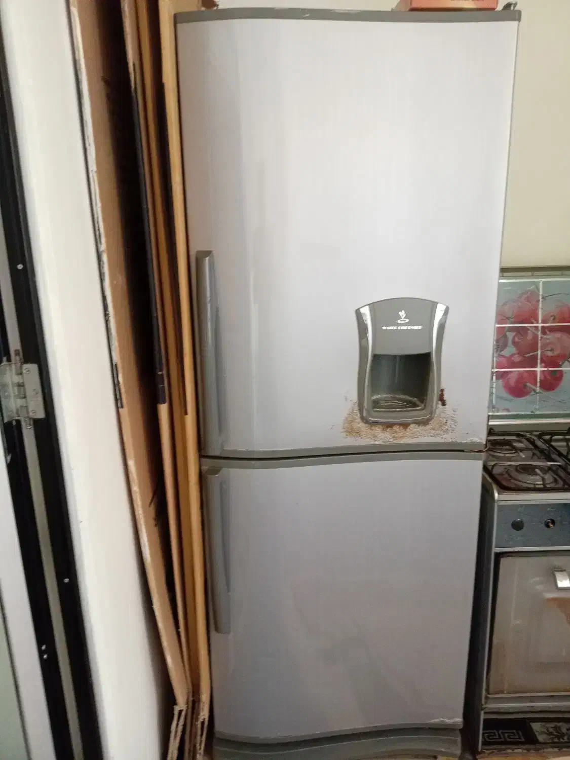 یخچال|یخچال و فریزر|میانه, |دیوار