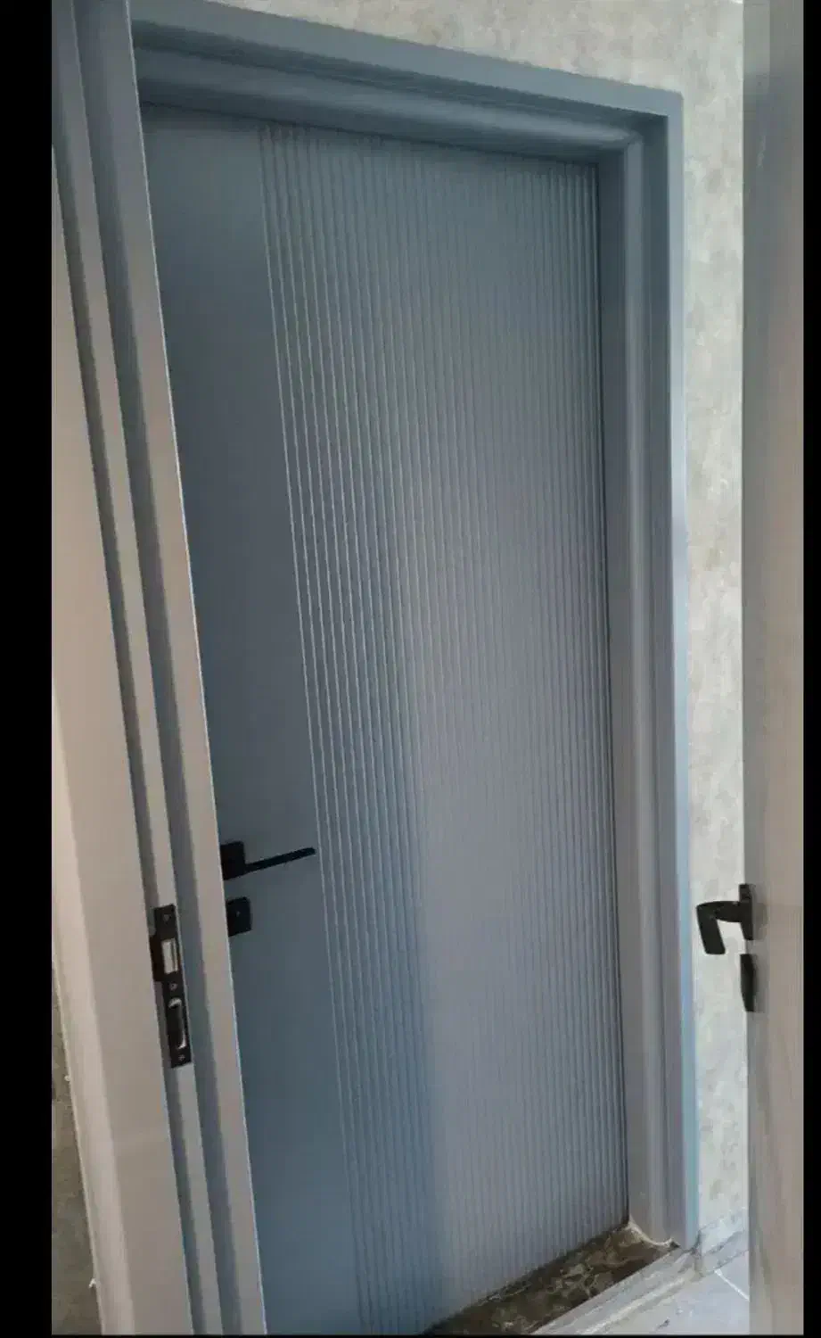 نصاب دربهای ضدسرقت و دربهای چوبی|خدمات پیشه و مهارت|کیش, |دیوار