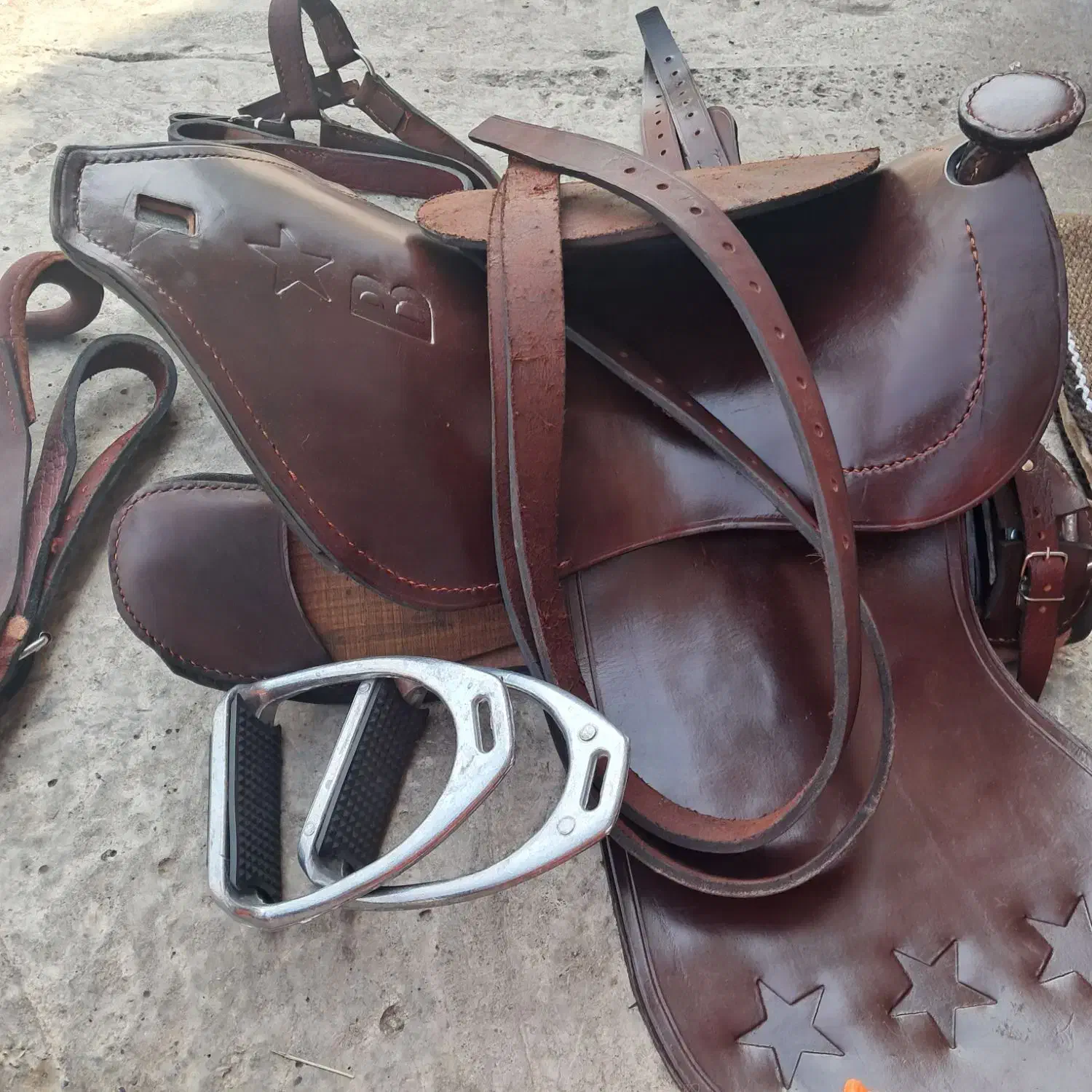 لوازم سوارکاری صادقی زین گاومیش استاندارد|اسب و تجهیزات اسب‌سواری|تولم شهر, |دیوار