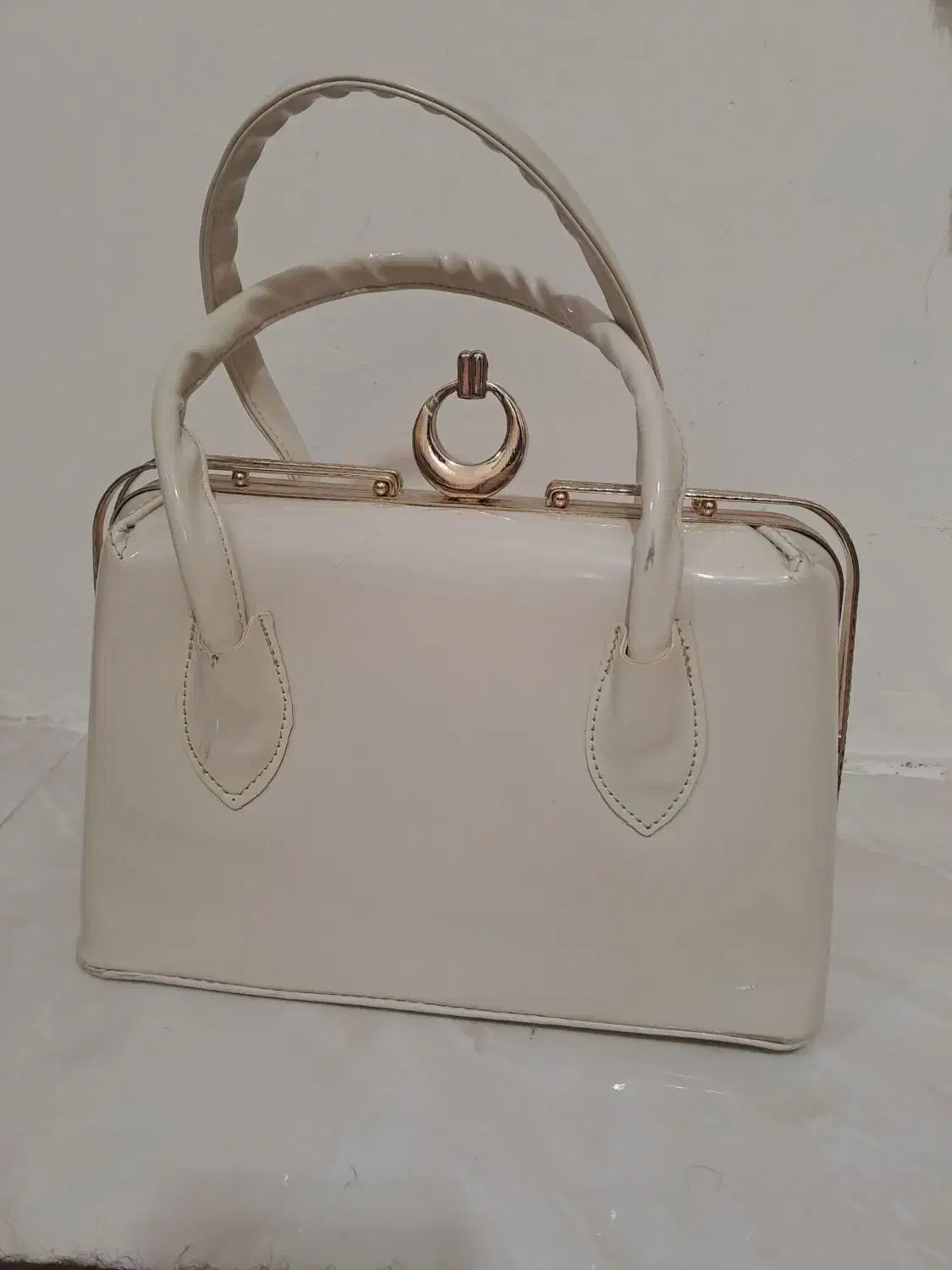 کیف مجلسی|کیف، کفش، کمربند|اصفهان, شاهد|دیوار