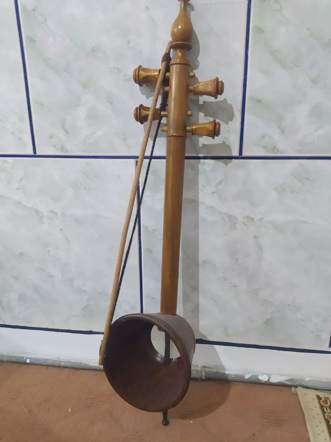 کمانچه قدیمی|سازهای سنتی|خرمآباد, |دیوار