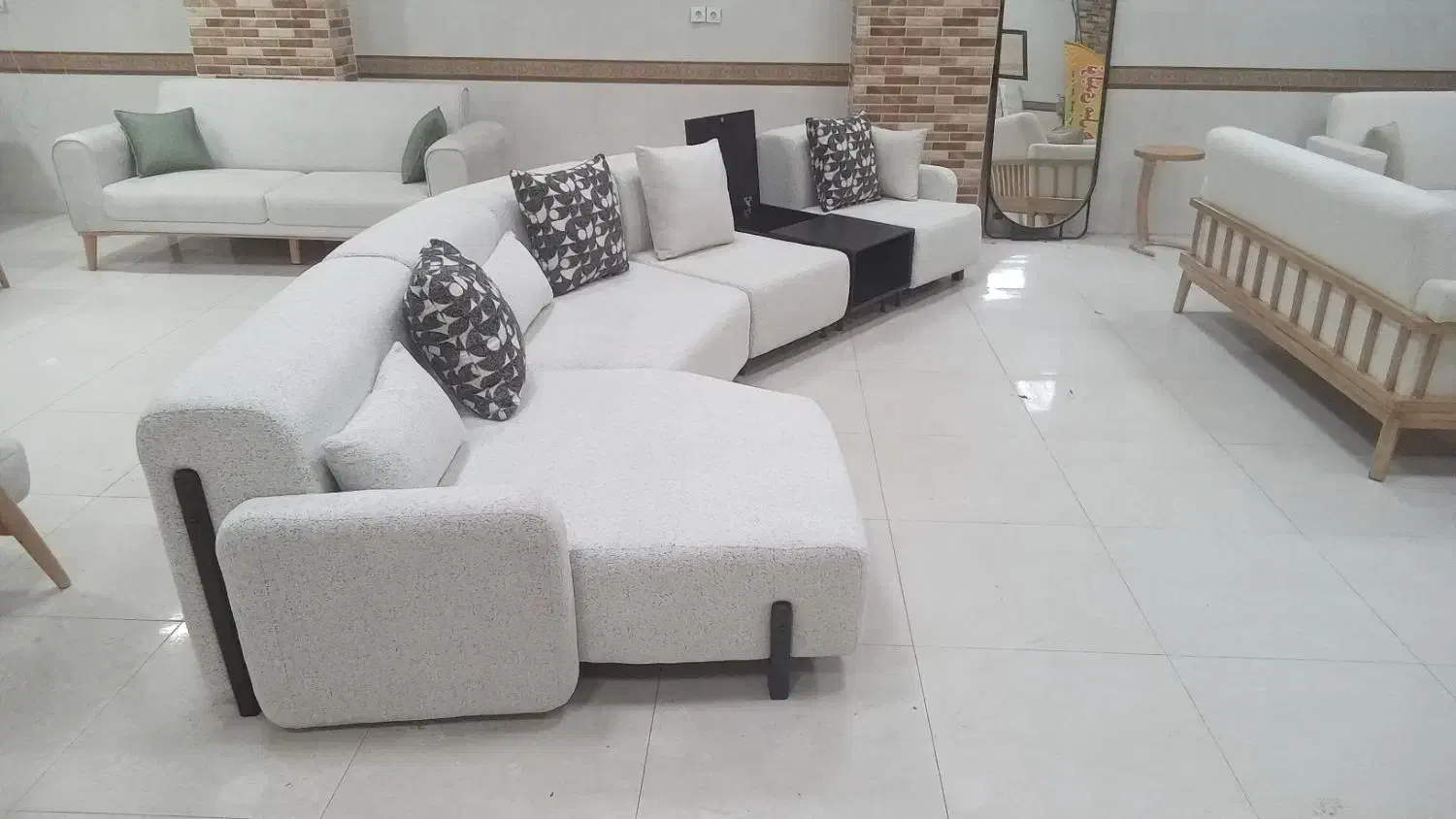 ال کاریزما|مبلمان خانگی و میز عسلی|قروه, |دیوار