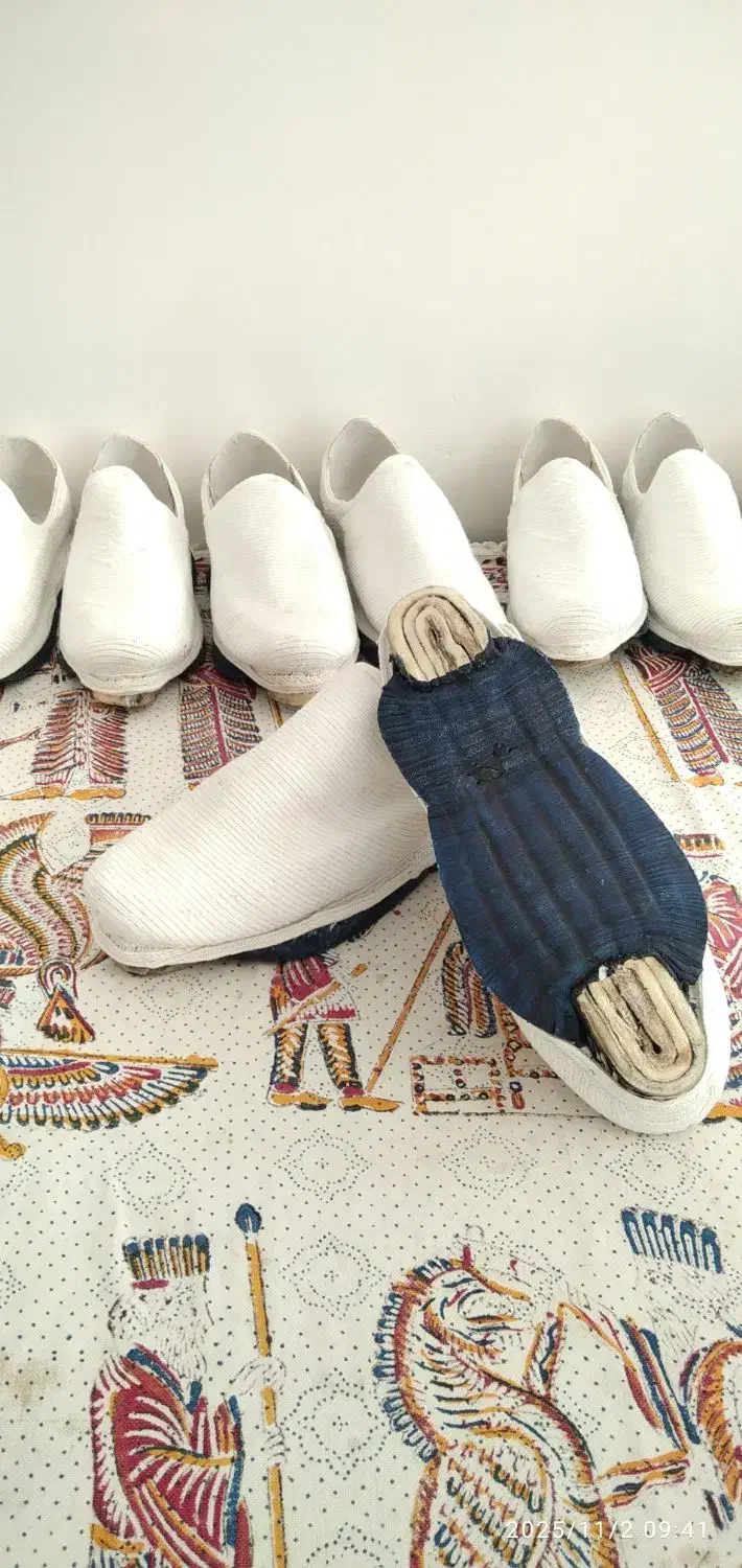 گیوه (شهری)|کیف، کفش، کمربند|اصفهان, هفتون|دیوار