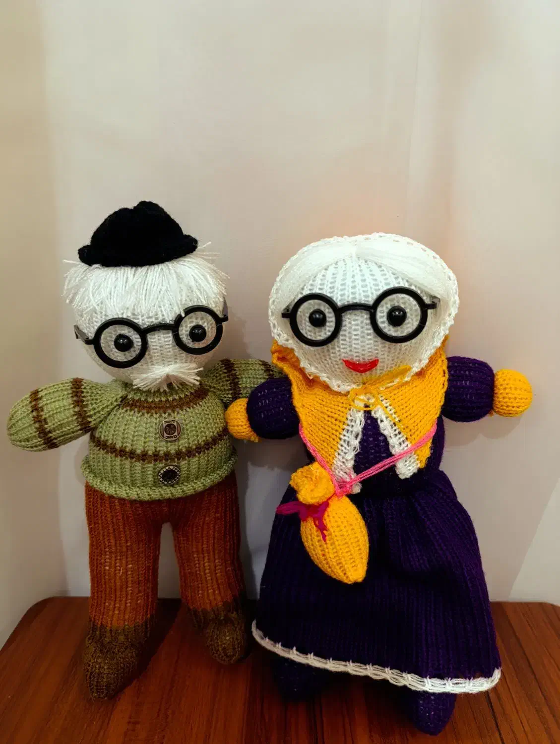 عروسک|اسباببازی|رشت, کوی مهر|دیوار