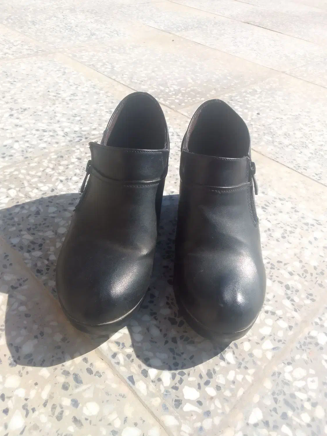 کفش|کیف، کفش، کمربند|زرند, |دیوار